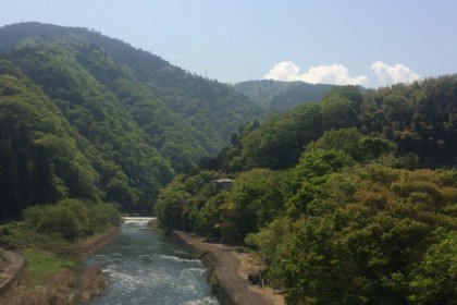 佐山製作所栃木工場周辺の山と川