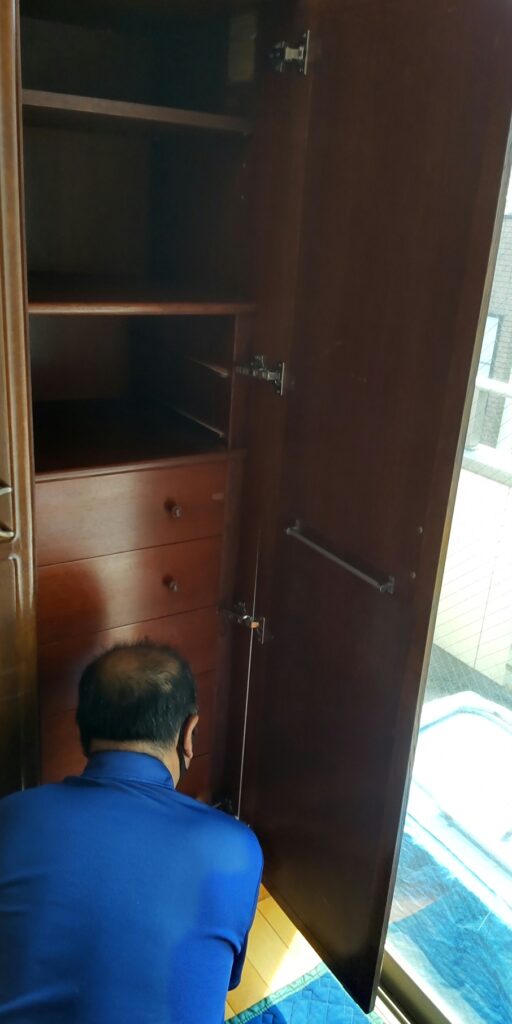 丁番調整