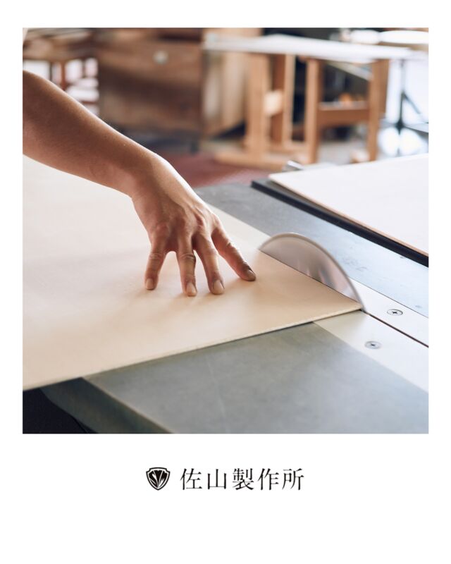“Cutting wood.”

#funiture #オーダー家具 #customfuniture #家具修理
#椅子張り替え #repairfurniture #家具屋 #佐山製作所
#職人技 #工場萌え 
#upholstery#職人#artisan#photography