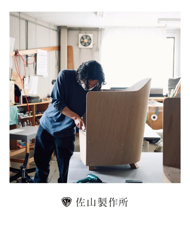 “factory during the daytime ” 
日中の工場は、いー感じの光が差し込みます。

#funiture #オーダー家具 #customfuniture #家具修理
#椅子張り替え #repairfurniture #家具屋 #佐山製作所
#職人技 #工場萌え #craftsmanship 
#upholstery#職人#artisan #photography
#madetoorder