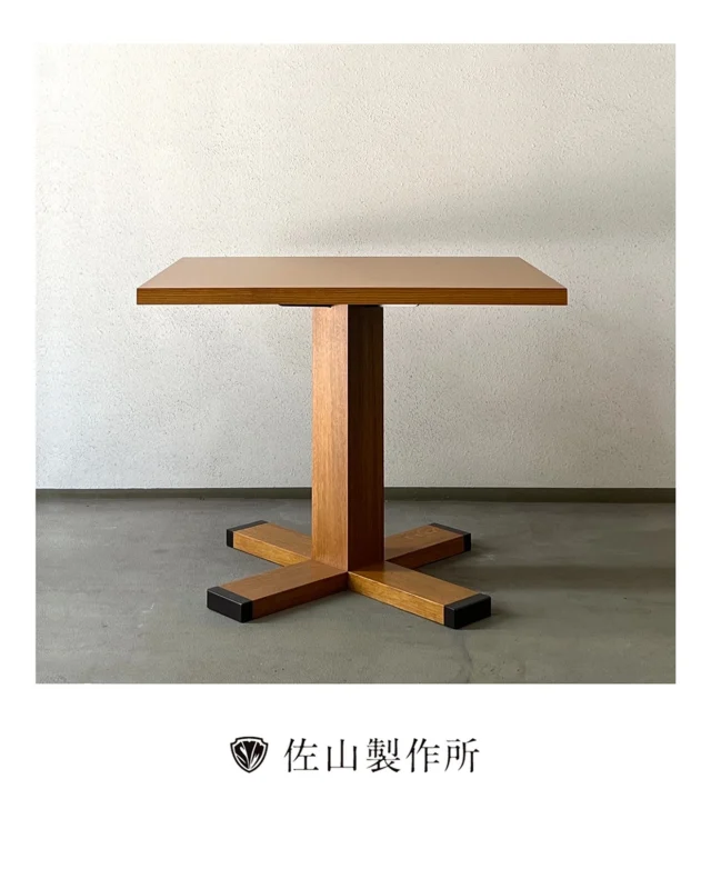 “Custom-made table for a five-star hotel restaurant.”

5つ星ホテル様より、レストランの席数拡充に伴うテーブル製作のご依頼。
既存のテーブルと意匠の統一を図って製作いたしました。

支柱内部には金物を使用し、その上から無垢材を貼り合わせています。
各所に金属補強を施すことで、美観と構造強度を両立させました。

#funiture #オーダー家具 #customfuniture #家具修理
#椅子張り替え #repairfurniture #家具屋 #佐山製作所
#職人技 #craftsmanship 
#upholstery#職人#artisan #photography