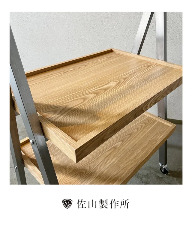 “Service cart upgrade”

某5つ星ホテル内の高級鉄板焼きレストラン様より、サービスワゴンの修繕・改良をご依頼いただきました。

既存のトレイには、鉄板で調理された熱いお皿による焦げ跡が見られました。そこで、単なる交換ではなく「より長持ちする」ことを目指し、最適な素材を検討。耐熱性に優れたメラミン材をご提案し、採用いただきました。

トレイに合わせて、取っ手も美観を損なわないように製作。
また、スムーズかつ静かな移動を実現するため、高性能キャスターへの交換も実施しました。

店舗什器の修理やオーダーメイド製作なども、
お気軽にご相談ください！

#funiture #オーダー家具 #customfuniture #家具修理 #repairfurniture #家具屋 #佐山製作所
#職人技  #craftsmanship 
#家具職人#artisan #photography
#madetoorder #店舗什器