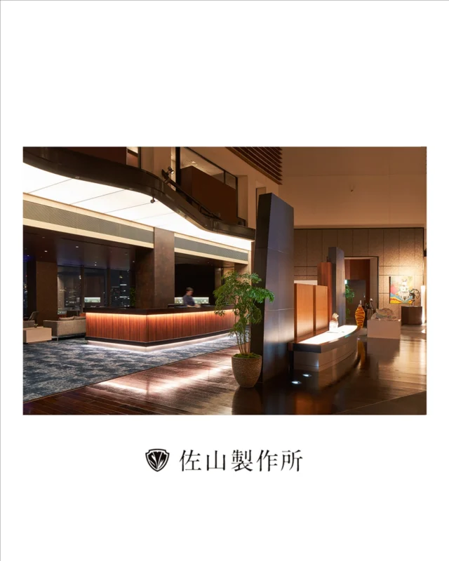 “Custom Reception Counter Fabrication”

某五つ星ホテルのロビーラウンジ改修に伴い、
新しいレセプションカウンターの制作を承りました。

カウンターの位置が移動することとなり、
中央にある柱を活かす形でデザインされています。

分割して製作し、現場で精緻な組み立てを行いました。

ホテルに求められるクオリティに応えるため、細部にまでこだわり制作いたしました。

#レセプションカウンター #内装デザイン #什器製作 #ホテルフロント #五つ星ホテル
#furniture #オーダー家具 #customfurniture 
#家具屋 #佐山製作所 #職人技 #craftsmanship #madetoorder
#高級家具 #特注家具#artisan #receptioncounter