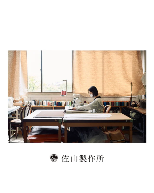 “Nice breezes and soft light fill the space where we sewing space.” 
佐山製作所栃木工場の縫製スペースには、
心地よい風と柔らかい光が差し込みます。

#furniture #オーダー家具 #customfurniture #家具修理
#椅子張り替え #repairfurniture #家具屋 #佐山製作所
#職人技 #工場萌え #craftsmanship 
#upholstery#家具職人#artisan #photography
#madetoorder #間々田 #sewing