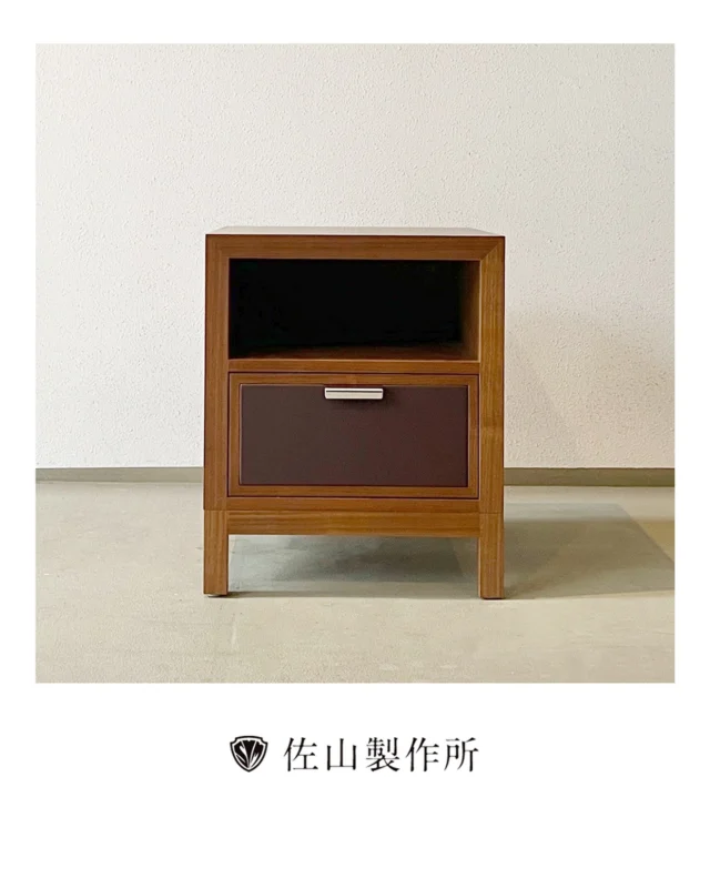 “Custom cabinets for a four-star hotel”

四つ星ホテルの客室用キャビネットを新規製作させていただきました。

ウォールナット突板のきれいな木目、ステンレス製の引き出しの取手、前面には本革を使用することによって高級感を出すことができました。

#佐山製作所 #custumfurniture #オーダーメイド家具
#キャビネット #家具屋